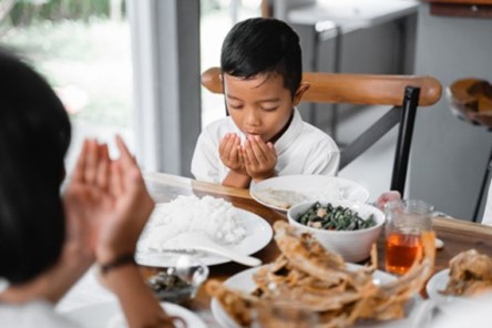 Sebentar Lagi Ramadhan, Yuk Ajarkan Anak Puasa Sejak Dini!