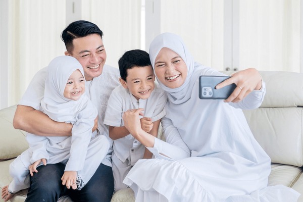 Apakah Keluarga Kita Benar-Benar Bahagia atau Hanya Terlihat di Instagram?