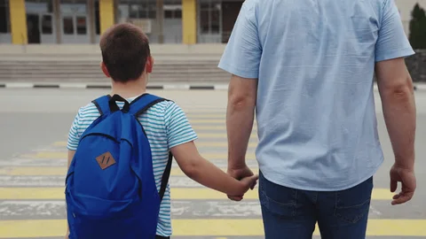 Peran Orang Tua dalam Mempersiapkan Anak Menghadapi Fase Pertama Sekolah