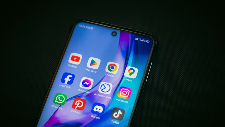 Kurangi Handphone Saat Berkumpul Bersama Keluarga