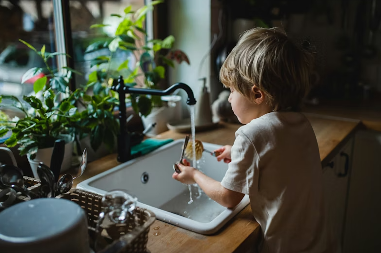 Selalu Libatkan Si Kecil Dalam Kegiatan Positif di Rumah