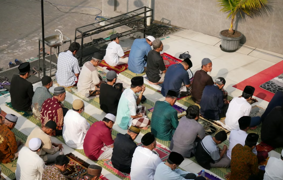 Ayah Bunda, Biasakan Sholat Berjamaah Bersama Anak Sejak Dini