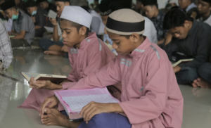 Tumbuhkan Cinta kepada Allah Sejak Dini Dalam Diri Si Kecil