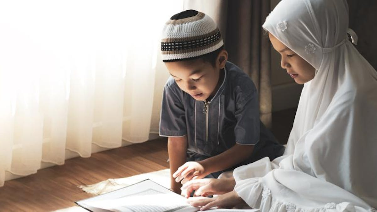 Si Kecil Belajar Bukan Dari Lisan, Tapi Dari Teladan