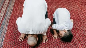 Bukan Sekadar Membesarkan Si Kecil, Tapi Menemani Mereka Bertumbuh
